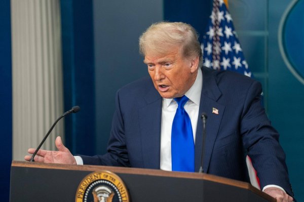 互利配资 特朗普回应美国被“打耳光”　警告不排除再袭伊核设施